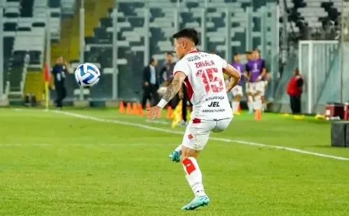 Zavala tuvo un duro choque con los defensas de Cerro Porteño (Foto: Guille Salazar)