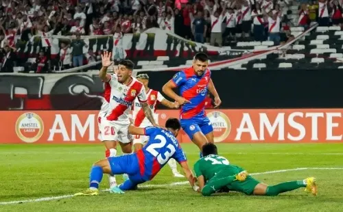 Curicó Unido cayó por la cuenta mínima y tendrá que remontar en Paraguay para clasificar. Foto: Guille Salazar, RedGol.