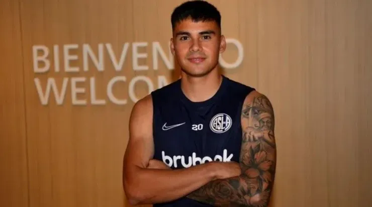 Alex Ibacache tiene un futuro incierto en Argentina