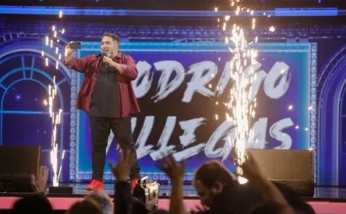Rodrigo Villegas se lució en la cuarta noche del Festival de Viña del Mar 2023. | Foto: Agencia Uno