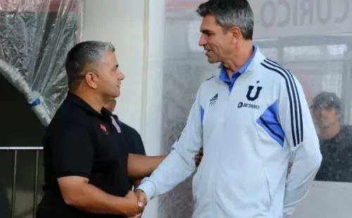 El saludo entre Damián Muñoz y Mauricio Pellegrino. (Agencia Uno).