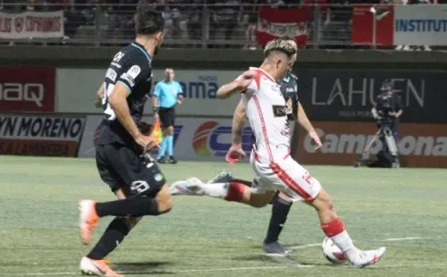 Iván Rozas abrió la cuenta con este zurdazo (Foto: Agencia Uno)