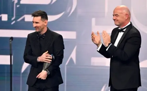 Messi es aplaudido por Gianni Infantino (Getty)