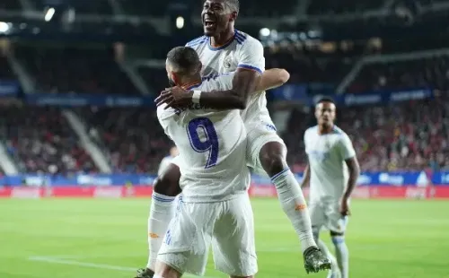 Karim Benzema y David Alaba celebran un gol del Real Madrid. (Getty Images).