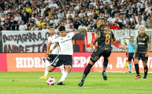 Esteban Pavez y un remate de media distancia, un recurso que utiliza mucho el capitán de Colo Colo. (Guille Salazar/RedGol).