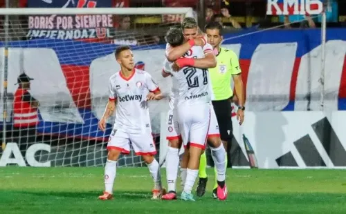 Así celebró César Pérez el gol que le convirtió a la U. de Chile para que Unión La Calera rescatara un empate. (Agencia Uno).