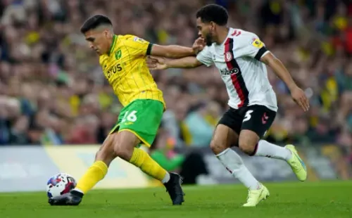 Marcelino Núñez en acción por el Norwich City.