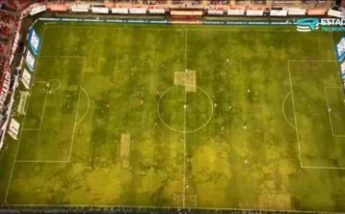 La vista aérea del pobre estado de la cancha del Bicentenario Nelson Oyarzún. | Foto: Captura.