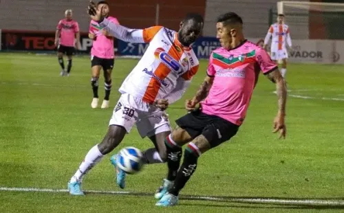 Cobresal y Palestino se cruzan por el sueño de Copa Sudamericana. Foto: Agencia Uno