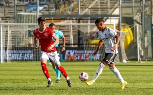 Daniel Gutiérrez volvió a ser titular en Colo Colo, aunque esta vez como lateral izquierdo. (Guille Salazar/RedGol).