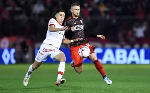 Guillermo Soto también jugó ante River Plate en su estadía en Huracán. (Getty Images).