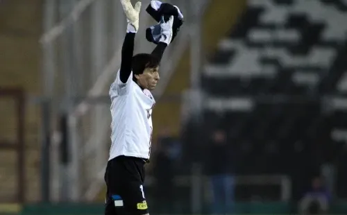 Cóndor Rojas en un homenaje en el Monumental hace 10 años (Agencia Uno)