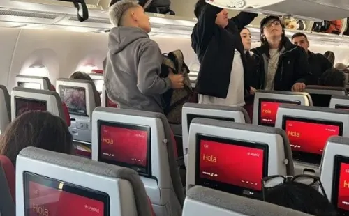 Joan Cruz en el avión rumbo a España