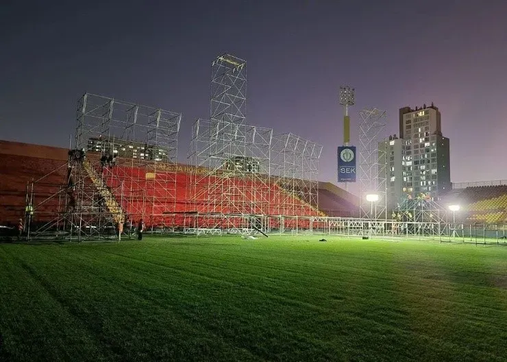 Escenario para conciertos de Los Bunkers en el Santa Laura