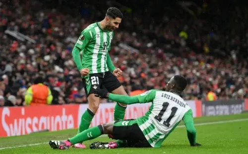 Ayoze Pérez y Luiz Henrique celebran el descuento del Betis ante el Manchester United. (Getty Images).
