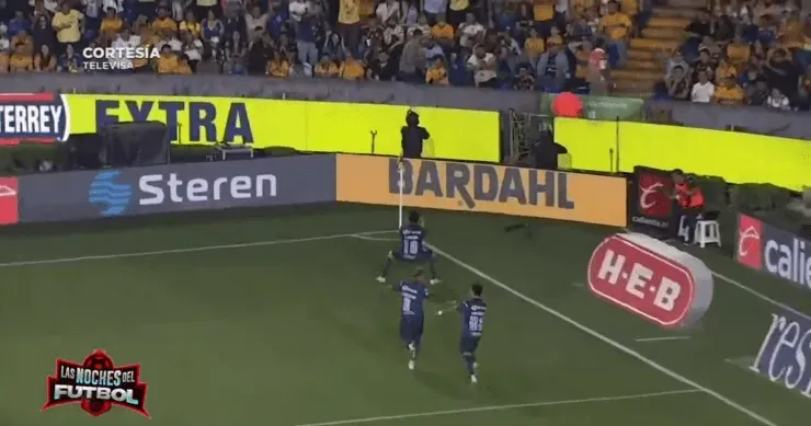 Celebración de Diego Valdés a Tigres
