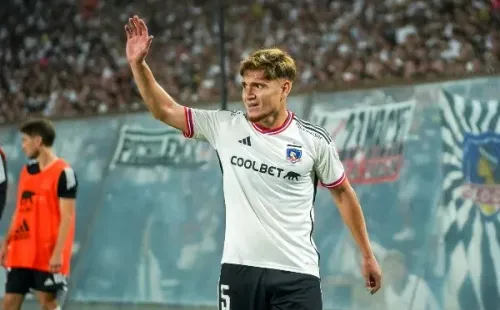 Leonardo Gil antes de ejecutar una pelota detenida. (Guille Salazar/RedGol).