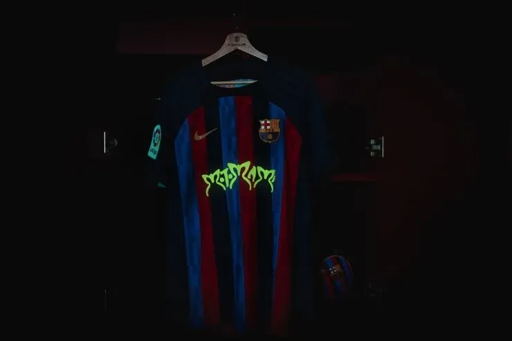 Camiseta del Barcelona con glow Motomami