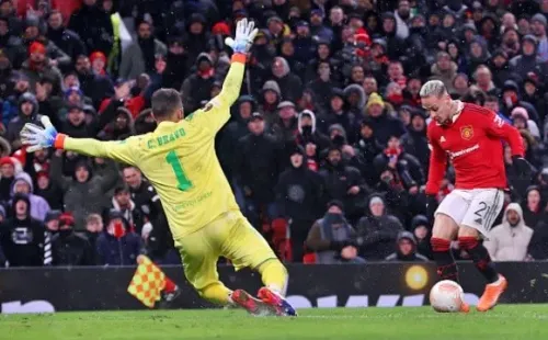 Pese a las críticas y los cuatros goles que recibió, Claudio Bravo salvó al Betis de un desastre mucho mayor en Inglaterra. Foto: Getty Images