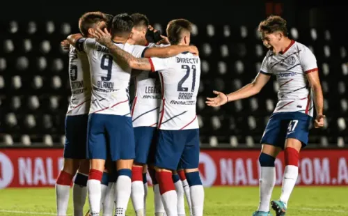 Nicolás Blandi y San Lorenzo festejaron ante Sarmiento de Resistencia en la Copa Argentina.