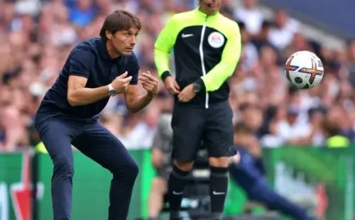 Antonio Conte todavía no puede empapar de su estampa ganadora al Tottenham. | Foto: Getty Images.