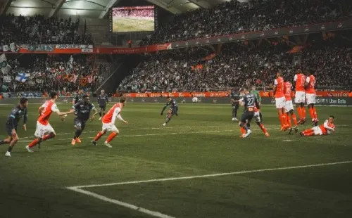 Alexis Sánchez anotó un golazo de tiro libre para la remontada del Marsella ante el Reims. Foto: Comunicaciones OM.