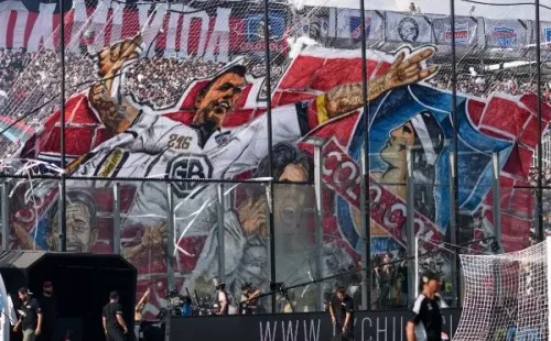 El comportamiento del público dejó mucho que desear en el Superclásico