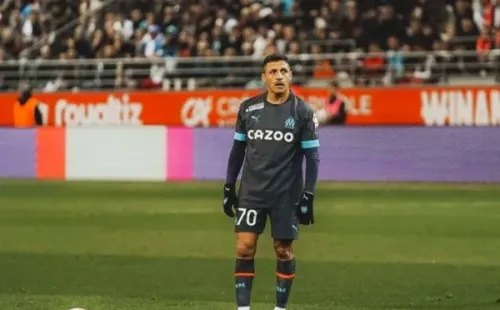 Alexis con la mira puesta en el arco rival antes del gol de tiro libre (Foto: OM)