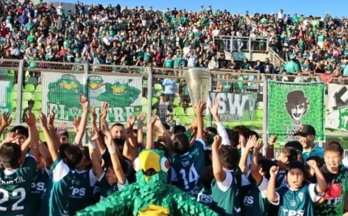 Los jugadores del Fútbol Joven festejando los títulos de Wanderers. | Foto: Santaigo Wanderers.