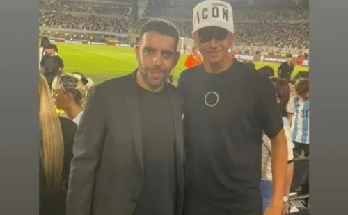 Tomás Avilés junto a Agustín Jiménez, un representante argentino de futbolistas. (Captura Instagram).