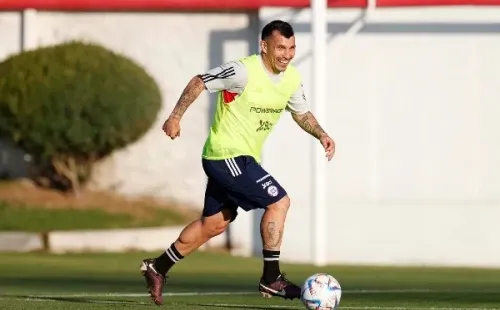 Gary Medel en una práctica de la Roja en Juan Pinto Durán. (Carlos Parra | Comunicaciones FFCh).