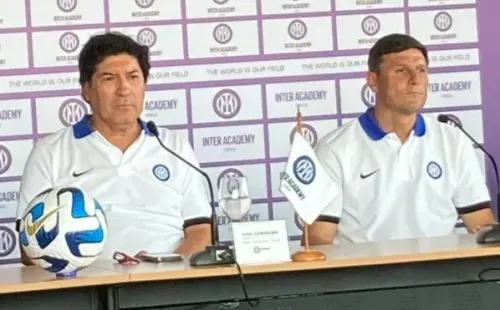 Zanetti en la conferencia que ofreció en Chile junto a Zamorano