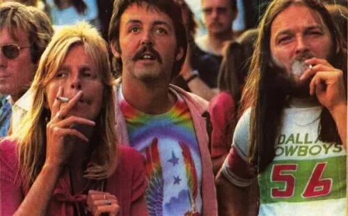 Paul y Linda McCartney junto a David Gilmour en aquella época. Foto: Archivo.