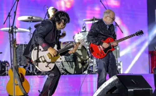 Eduardo Gatti junto a Los Bunkers (Foto: Ignacio Orrego)