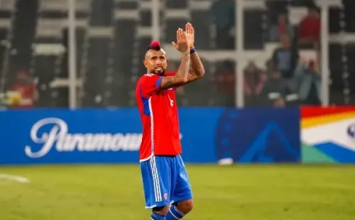 Arturo Vidal aplaude la victoria de la Roja ante Paraguay. (Guille Salazar/RedGol).
