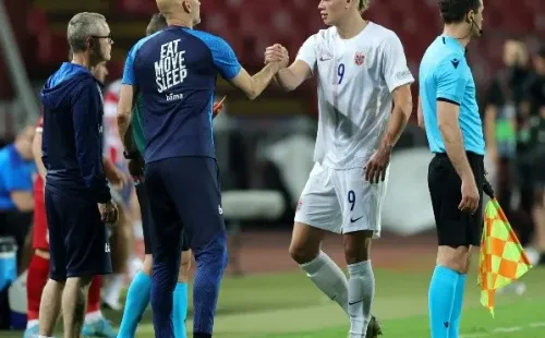 Haaland espera recuperarse y ser vital en Noruega