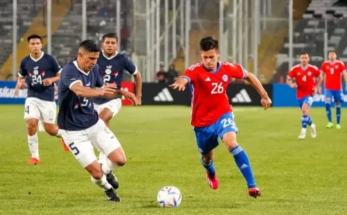 Alexander Aravena en acción ante Paraguay. (Guille Salazar/RedGol).