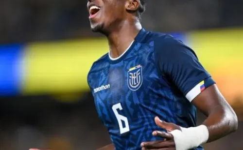 William Pacho festeja su primer gol para Ecuador.