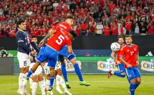 El cabezazo de Paulo Díaz que abrió la cuenta para Chile ante Paraguay. (Guille Salazar/RedGol).
