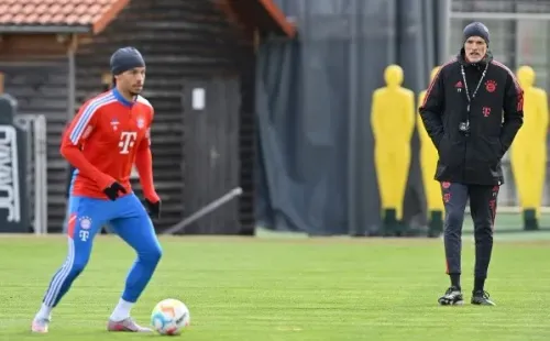 Thomas Tuchel supervisa a Leroy Sane en una práctica del Bayern Múnich. (Getty Images).