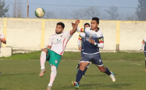 Yonathan Andía con la camiseta de Chimbarongo FC en 2016. (Foto: Ricardo Obando).