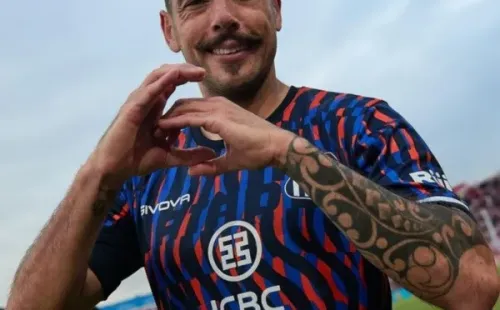 Matías Catalán y el gesto para homenajear a su hija Gema. (Foto: Talleres de Córdoba).