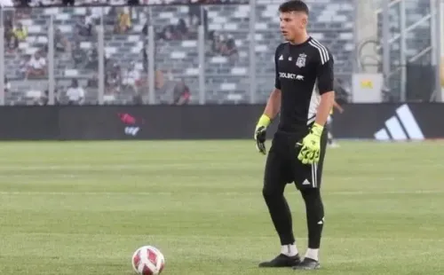 Martín Ballesteros en acción durante un calentamiento de Colo Colo.