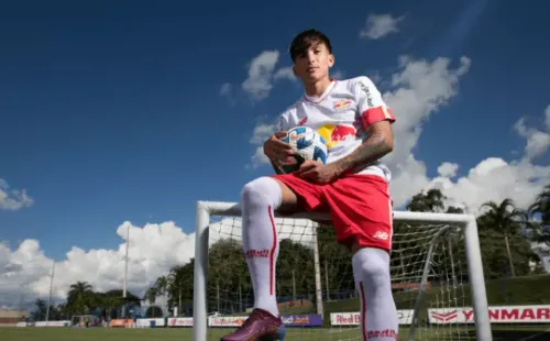 Ignacio Laquintana posa con el uniforme del Red Bull Bragantino.