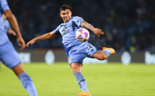 Alex Ibacache en la igualdad sin goles de Belgrano ante Sarmiento de Junín.