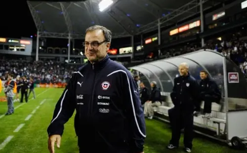 Si Bielsa llega a Uruguay, debutará en las eliminatorias ante el Chile de Eduardo Berizzo. | Foto: Getty Images.