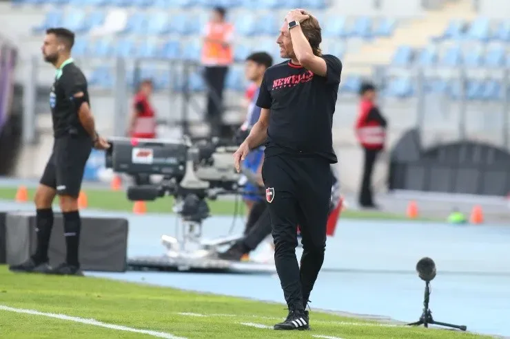 Gabriel Heinze en el estadio El Teniente de Rancagua, donde Newell’s venció por 1-0 al Audax Italiano en el Grupo E de la Copa Sudamericana. (Jorge Loyola/Photosport).