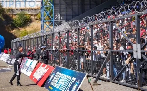Algunos hinchas de Colo Colo no se portaron bien en el CAP y pueden dejar al club sin público como visitante. Foto: Guille Salazar, RedGol.