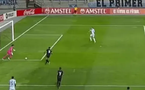 Otra toma de la falla de Gastón Rodríguez ante Botafogo. (Captura Paramount).