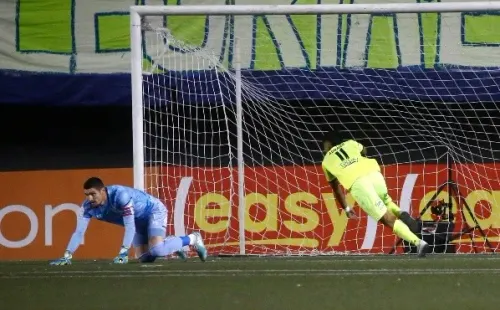 Un tremendo error de Dituro dejaba a la UC sin Copa Chile. Foto: Photosport.